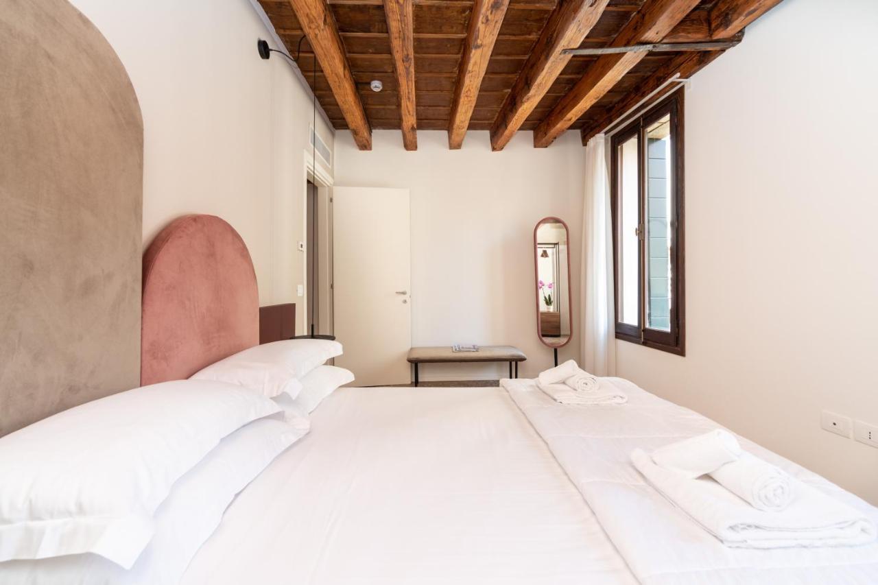 Palazzo Miracoli Venice