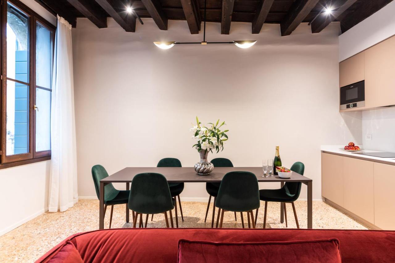 Palazzo Miracoli * Venice